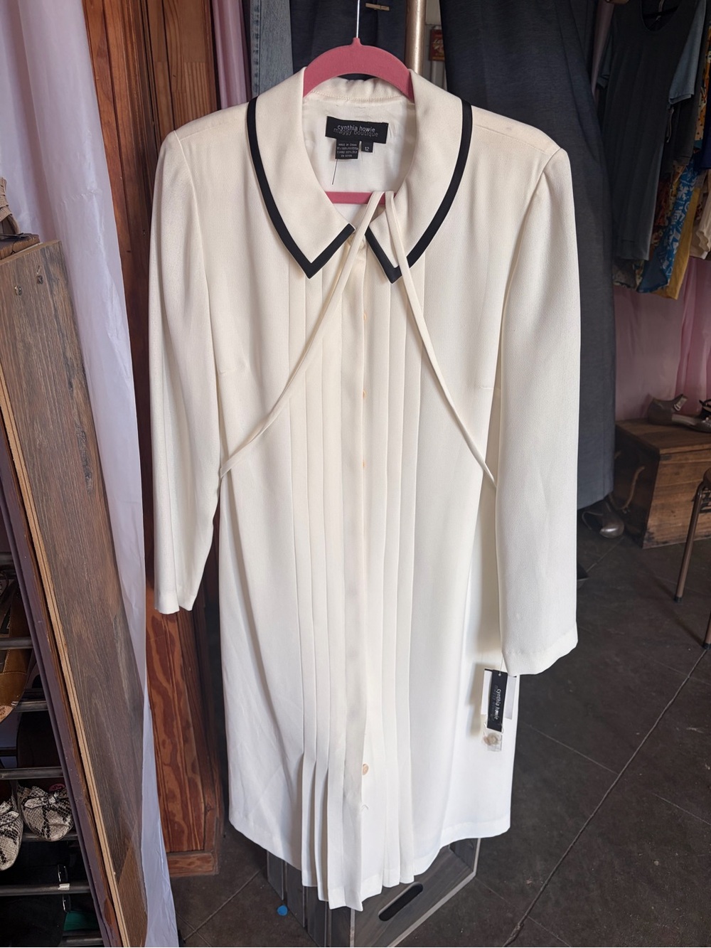 Smythe Cynthia Howe Cream Long-Sleeve Pleated Shirt Dress with Black Collar Trim